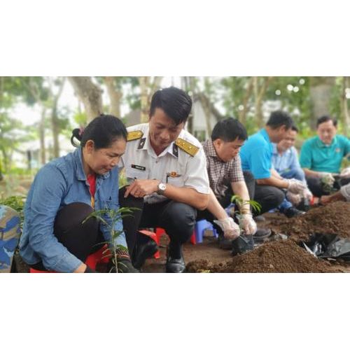 Chiến Sĩ Hải Quân Ươm Cây Vì Biển Đảo Tổ Quốc